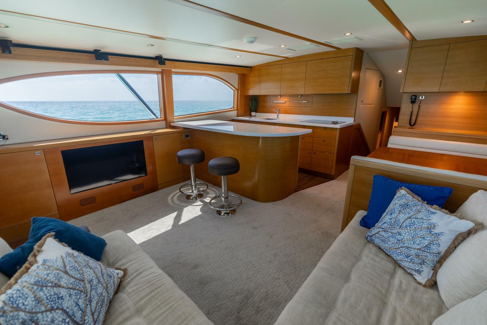 2016 Hatteras GT60 - Image 7