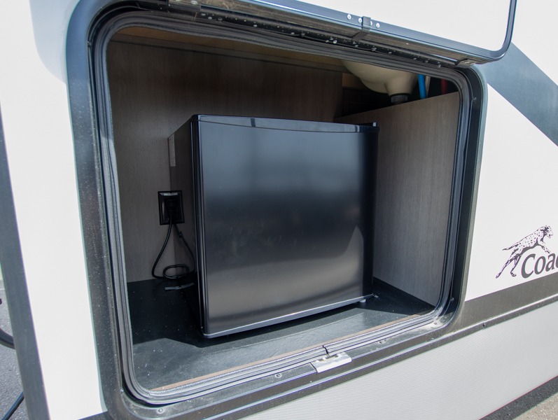 2022 Coachmen Chaparral 334FL - Image 2