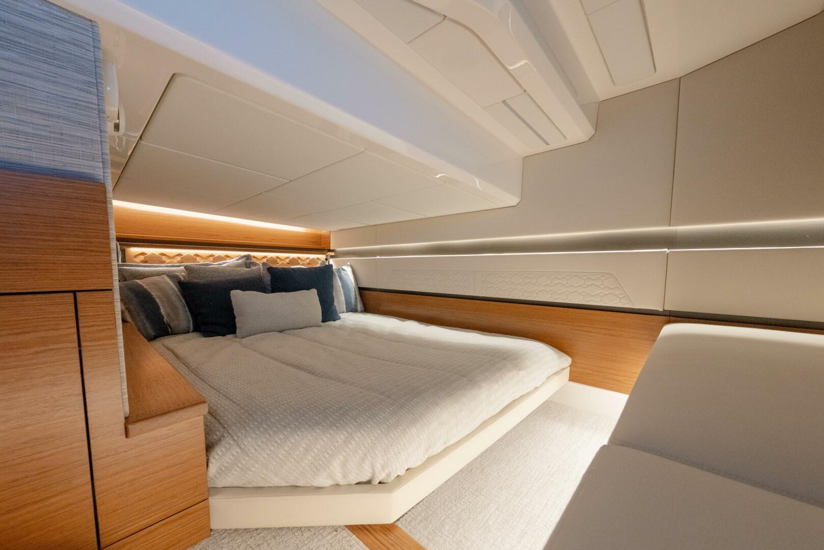 2025 Tiara Yachts 43 LE - Image 41