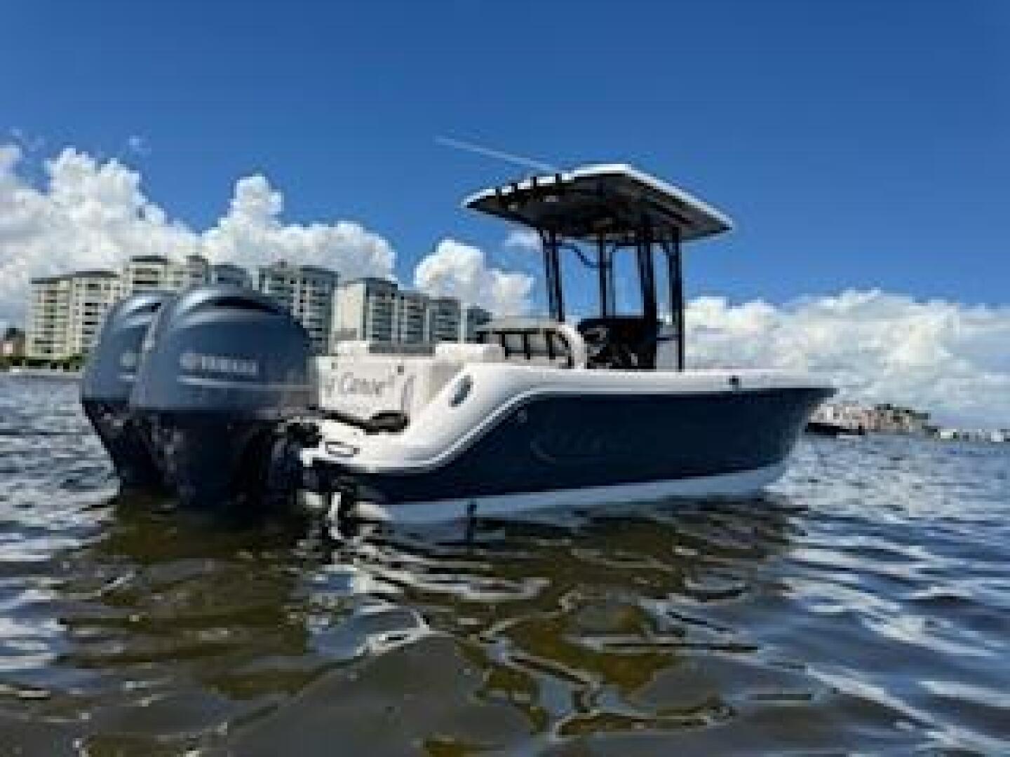 2022 Robalo R242 Center Console Base - Image 5