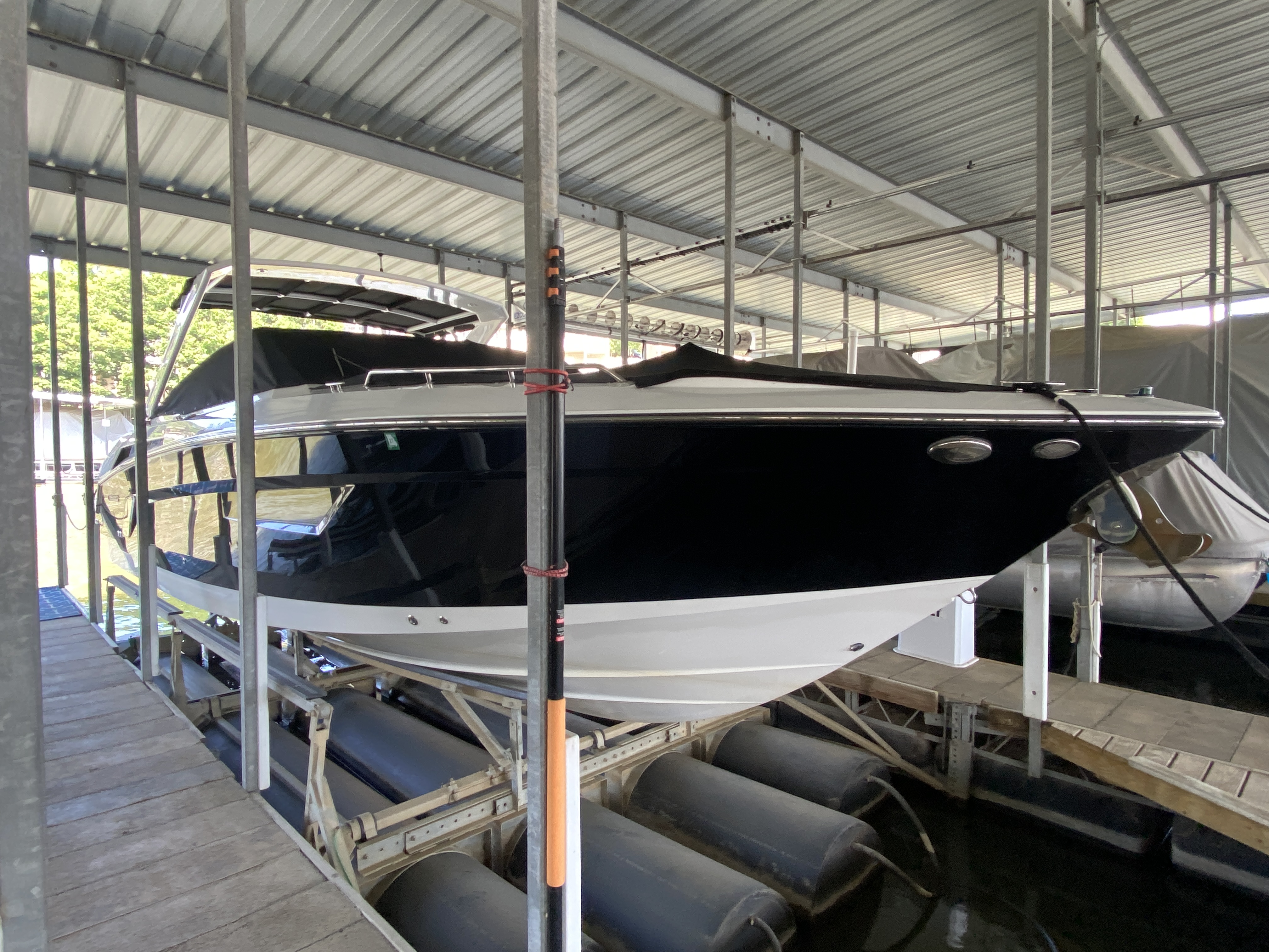 2014 Cruisers Sport Series 328 Black Diamond Edition - Image 10