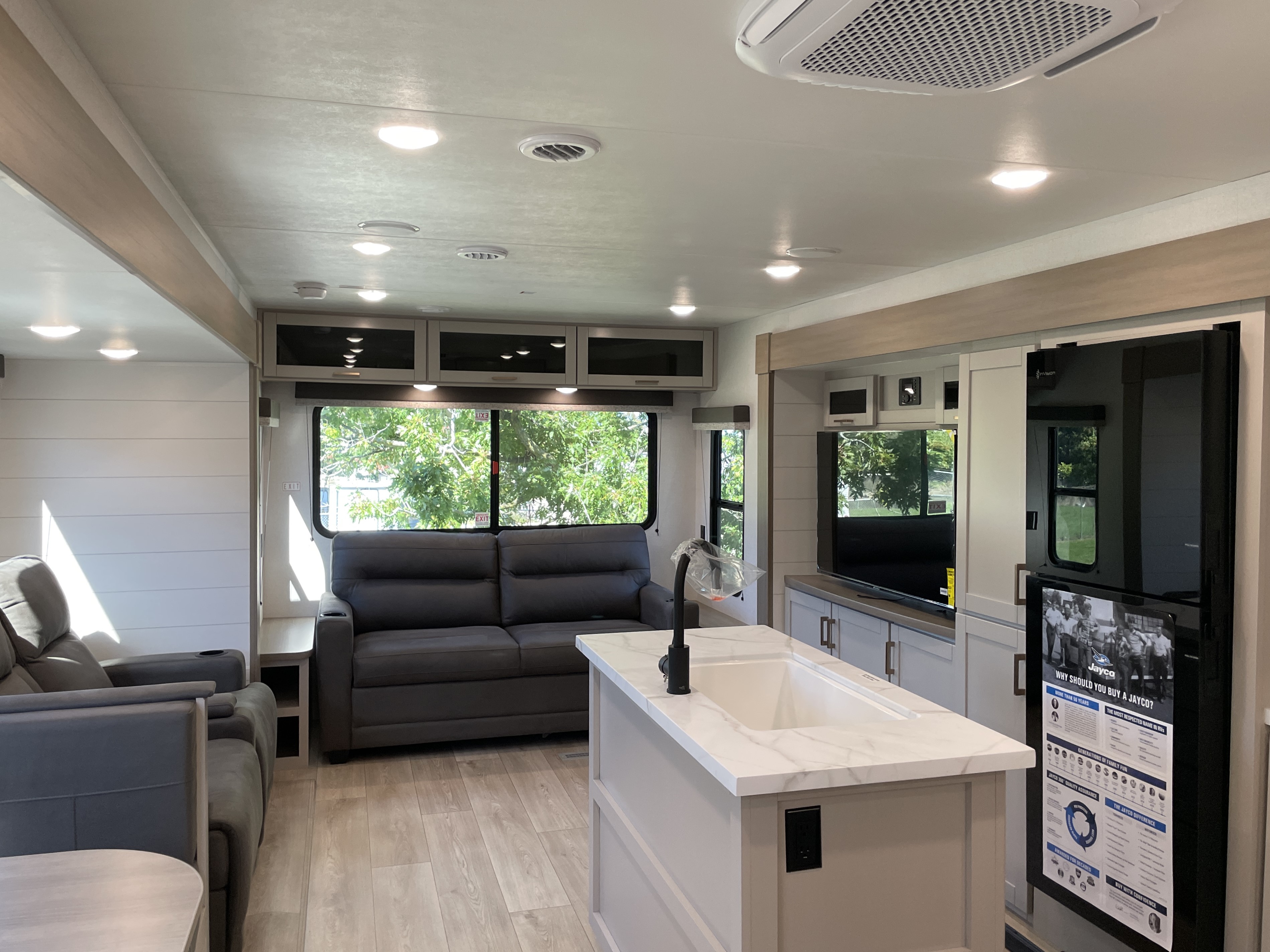 2027 Jayco Jay Flight SLX 334RTS - Image 7