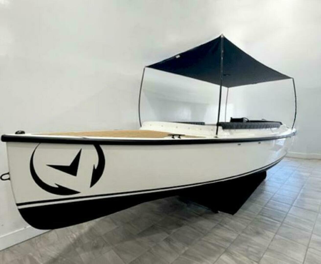 2024 Vision WX Tritoon - Image 4