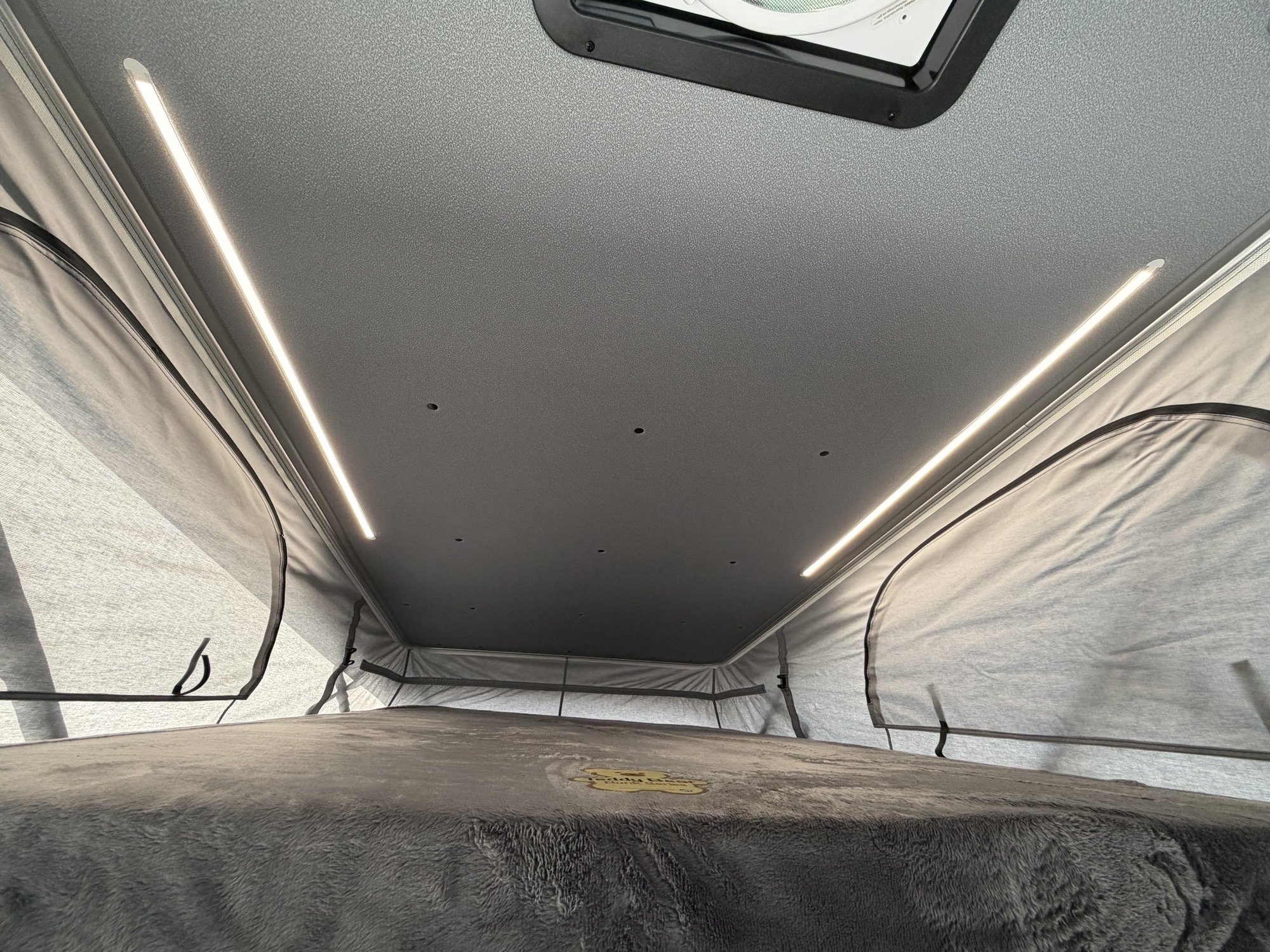 2026 AIRSTREAM RANGELINE POPTOP - Image 23