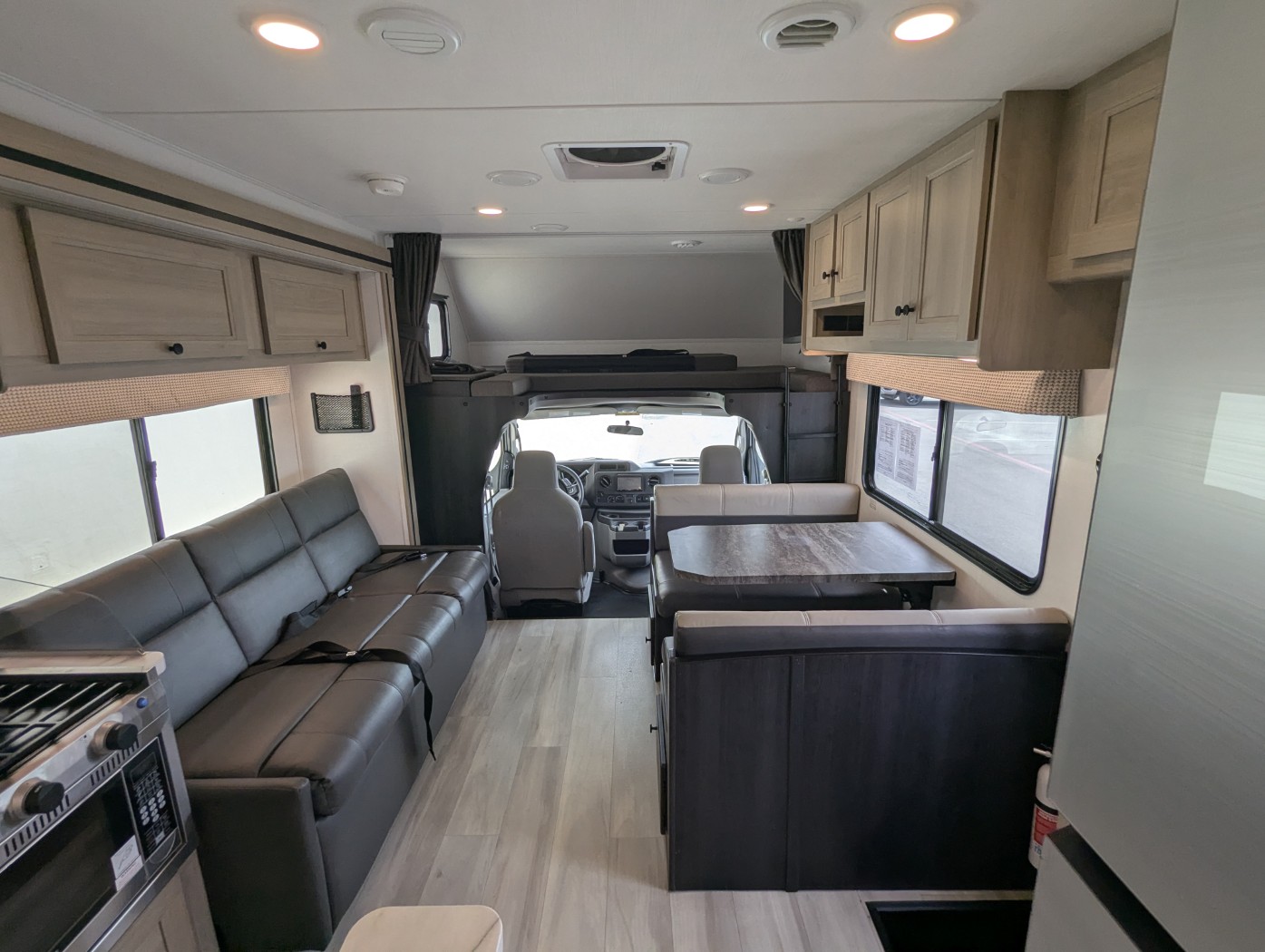 2026 FOREST RIVER SUNSEEKER 2750SLE - Image 32