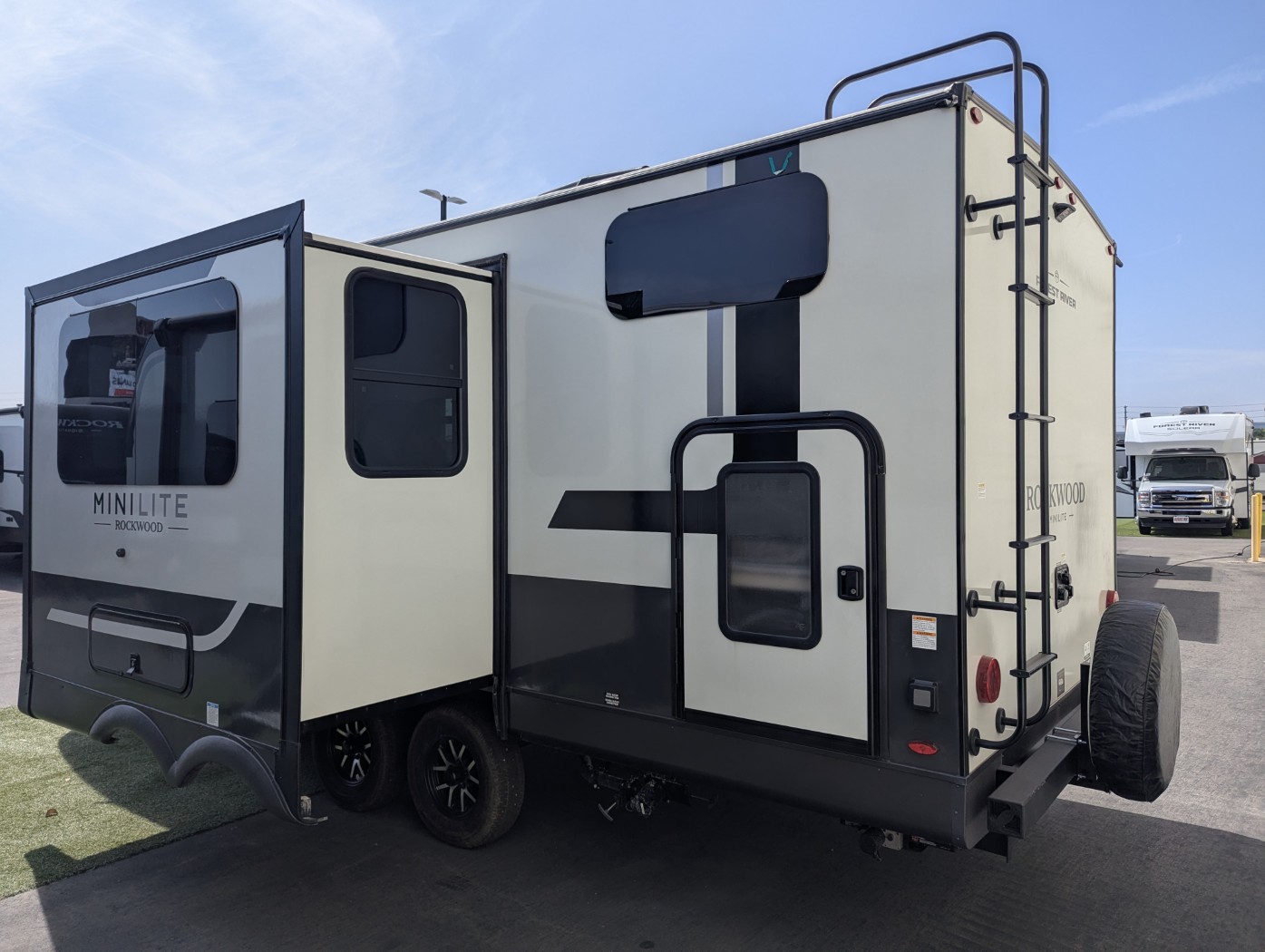 2026 Forest River Rockwood Mini Lite 2520BH - Image 4
