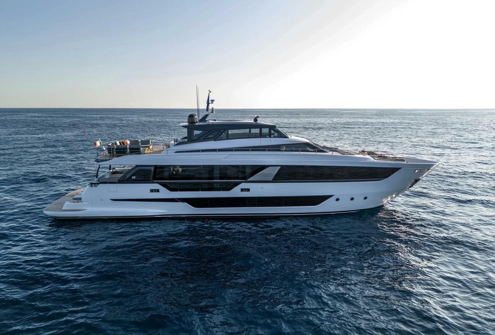 2022 Ferretti Yachts Skydeck - Image 7