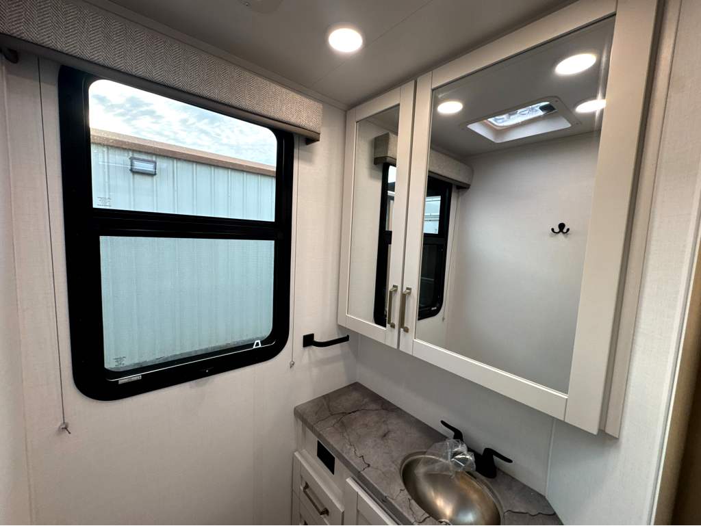 2027 ENTEGRA COACH ODYSSEY 29V - Image 24