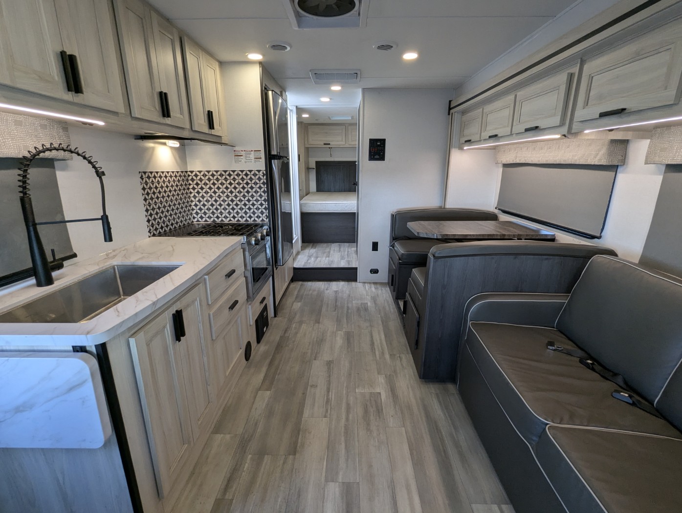 2024 Forest River Sunseeker 2850S LE - Image 12