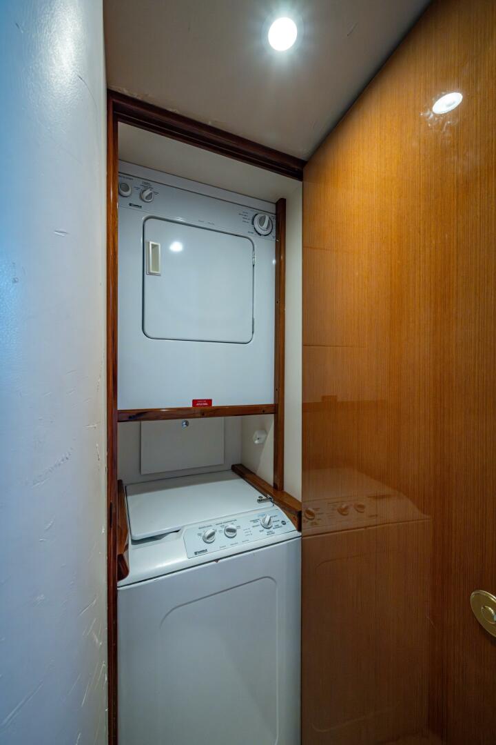 2004 Viking 48 Convertible - Image 28
