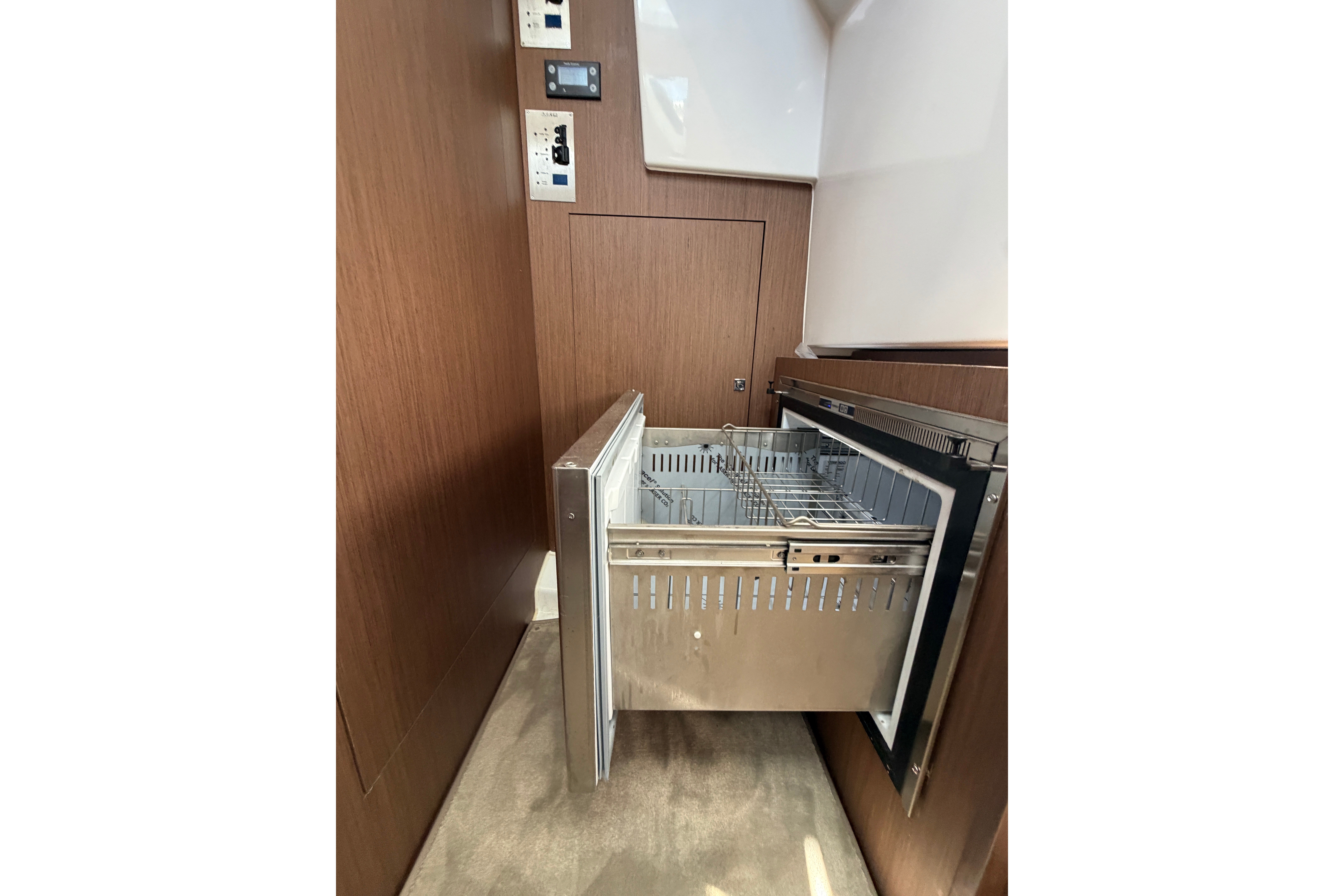 2023 Beneteau Antares 11 OB - Image 66
