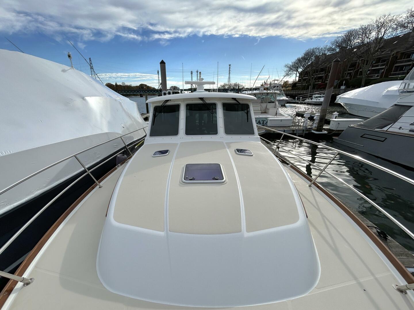 2017 Sabre 42 Salon Express - Image 6
