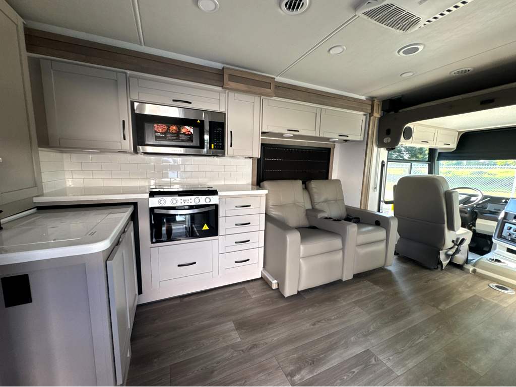 2027 ENTEGRA COACH VISION XL 31UL - Image 9