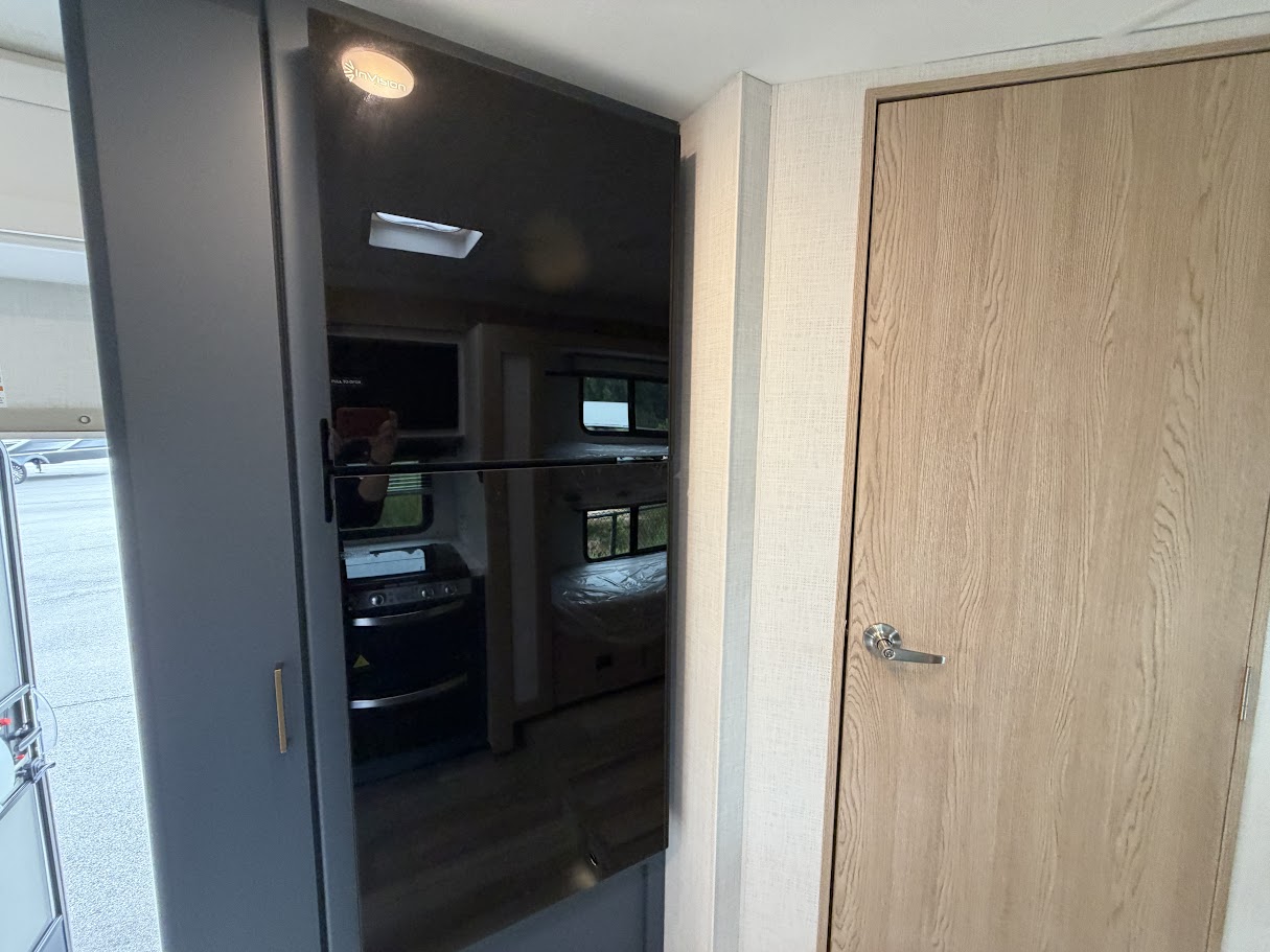 2027 THOR MOTOR COACH MAGNITUDE GA31 - Image 27