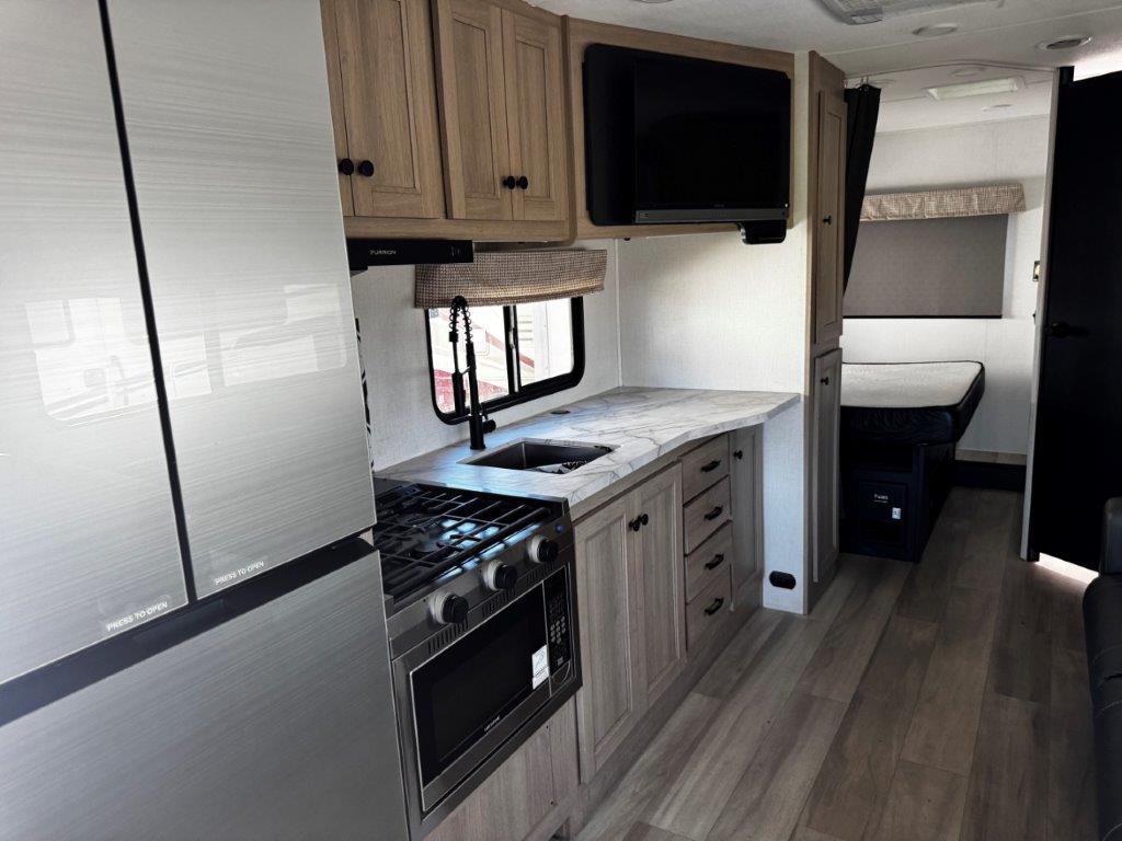2026 Forest River Sunseeker LE 2550DSLE - Image 17