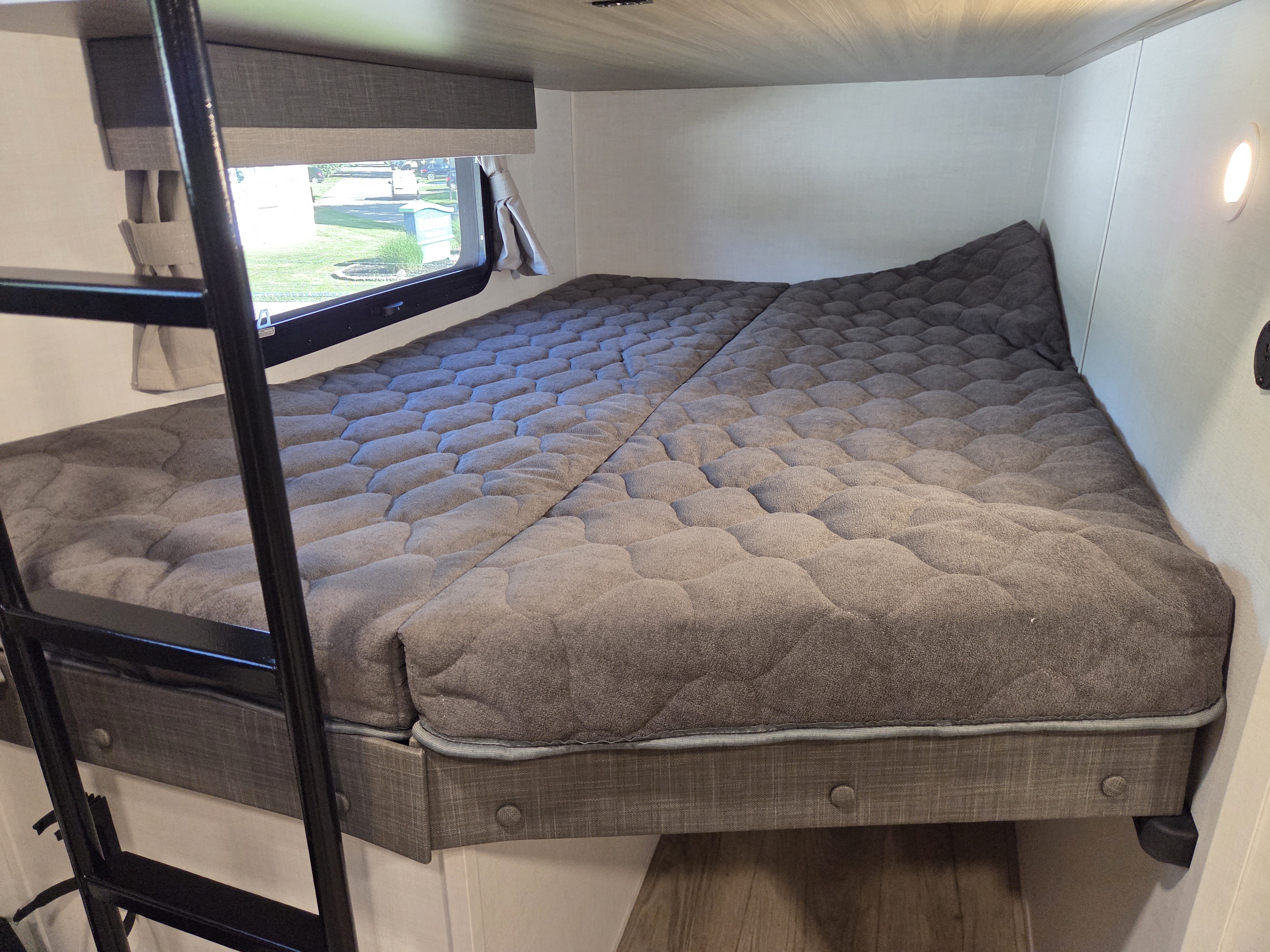 2027 Forest River Rockwood Ultra Lite 2706BH - Image 19