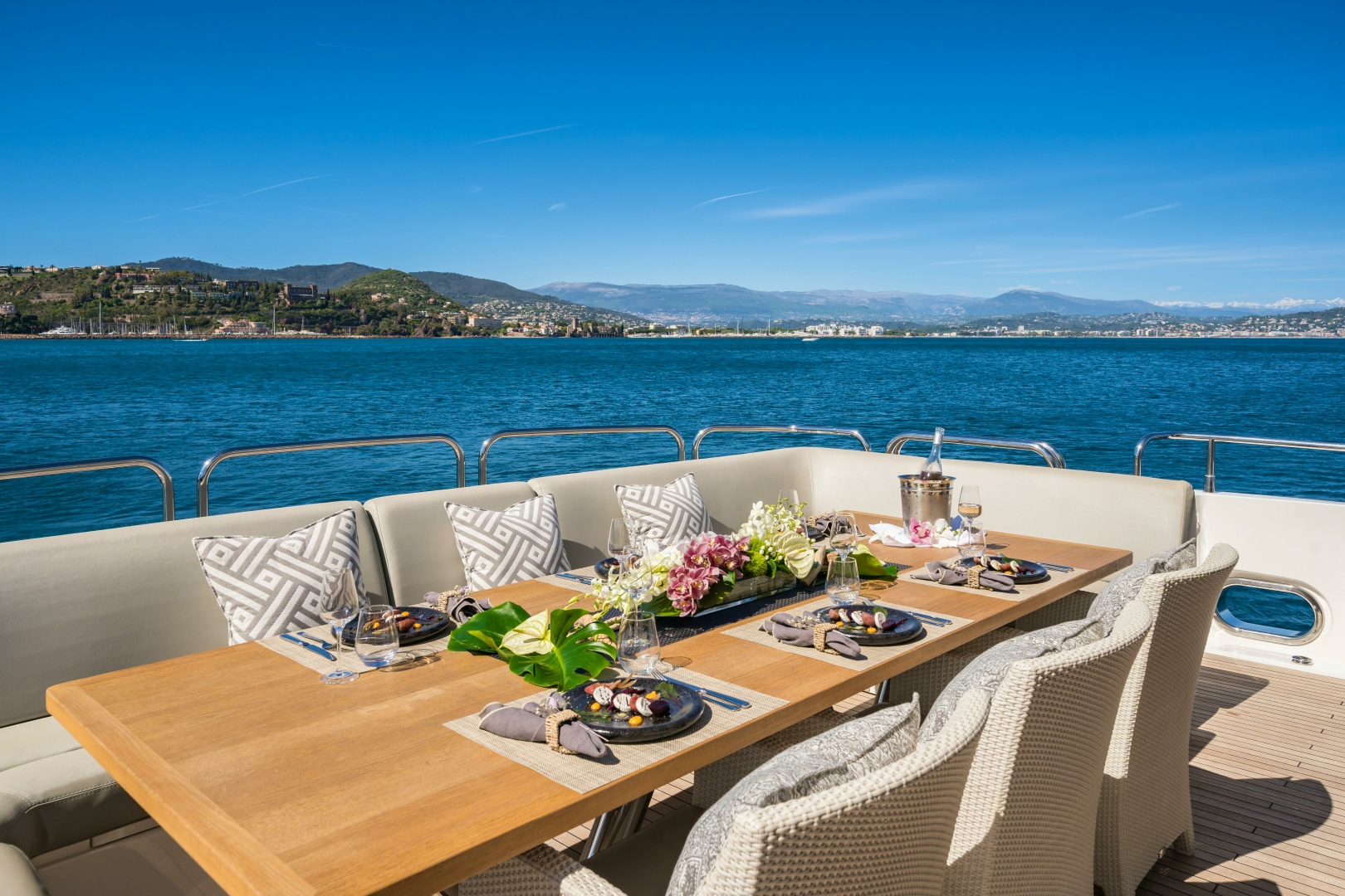 2014 Sunseeker Sunseeker 115 Sport Yacht - Image 3