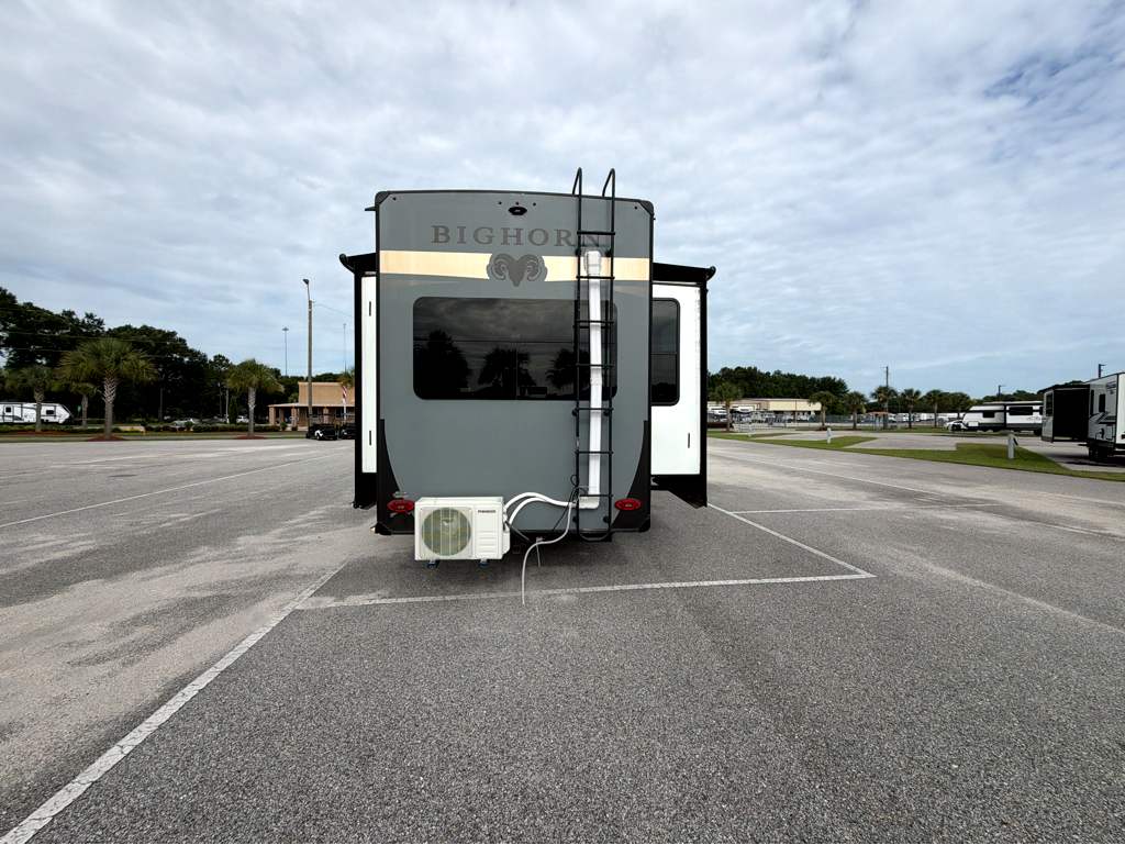 2021 HEARTLAND BIGHORN 3300DL - Image 5