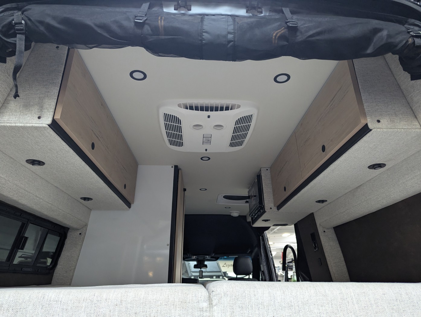 2027 Storyteller Overland Dark Mode XO - Image 16