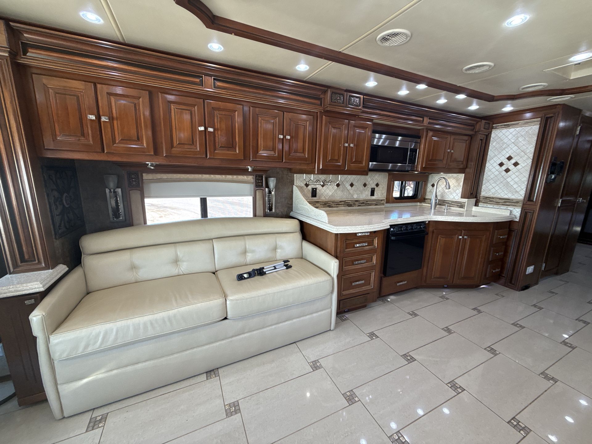 2011 Tiffin Allegro Bus 43 QGP - Image 14