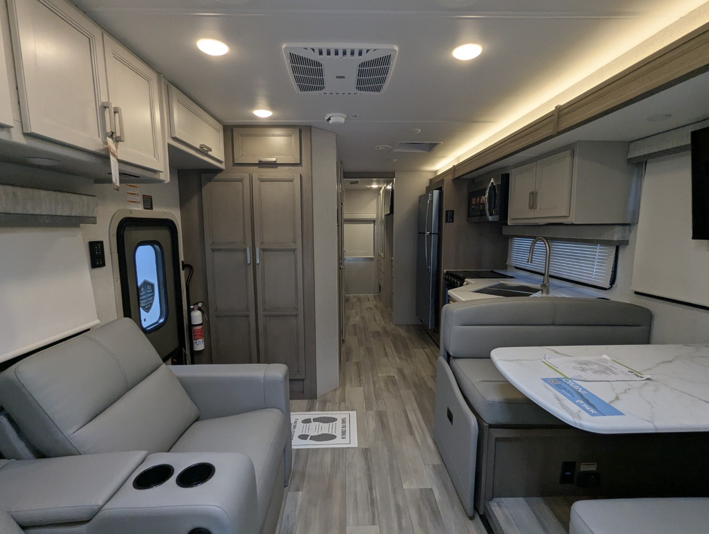 2027 Thor Motor Coach Omni X32 - Image 33