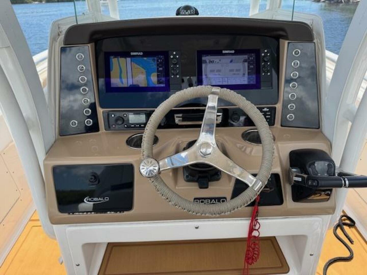 2021 Robalo R242 Center Console Base - Image 7