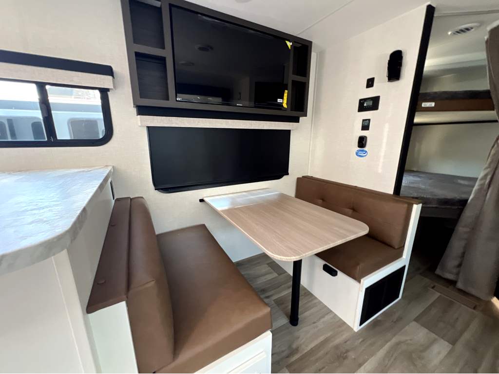 2026 VENTURE RV STRATUS 302VBH - Image 8