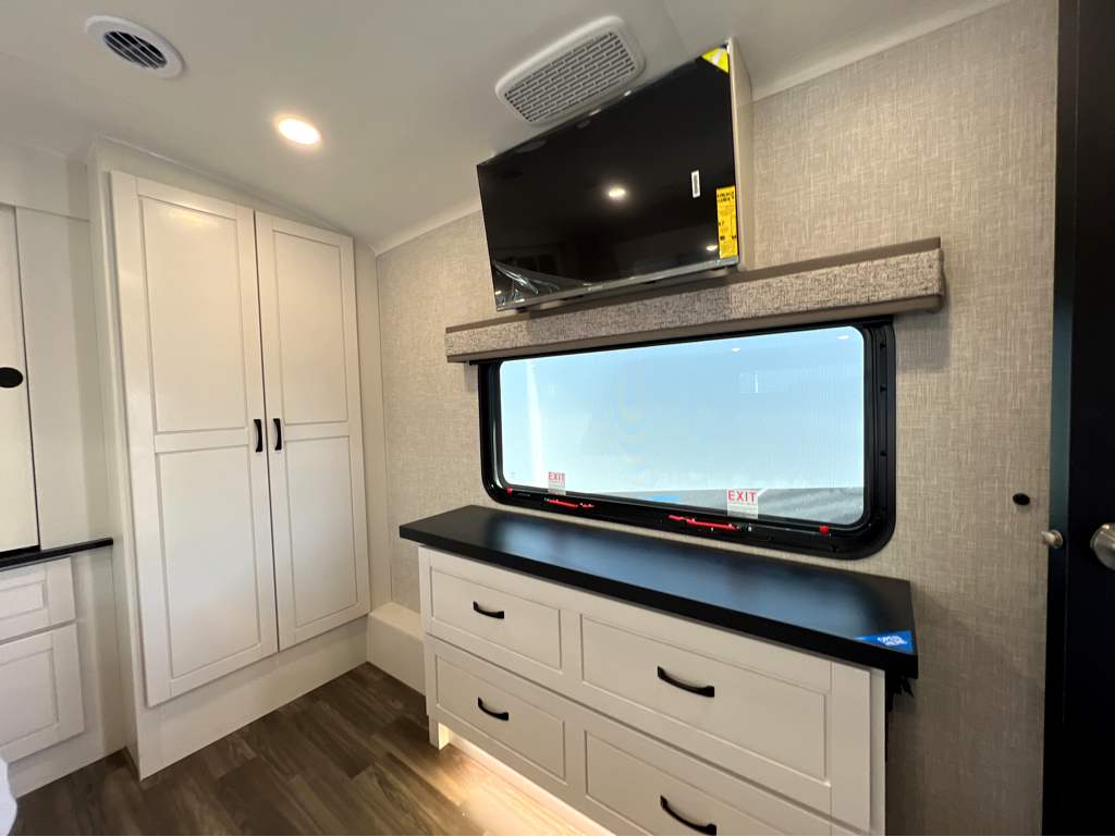 2025 JAYCO NORTH POINT 365RKTS - Image 22