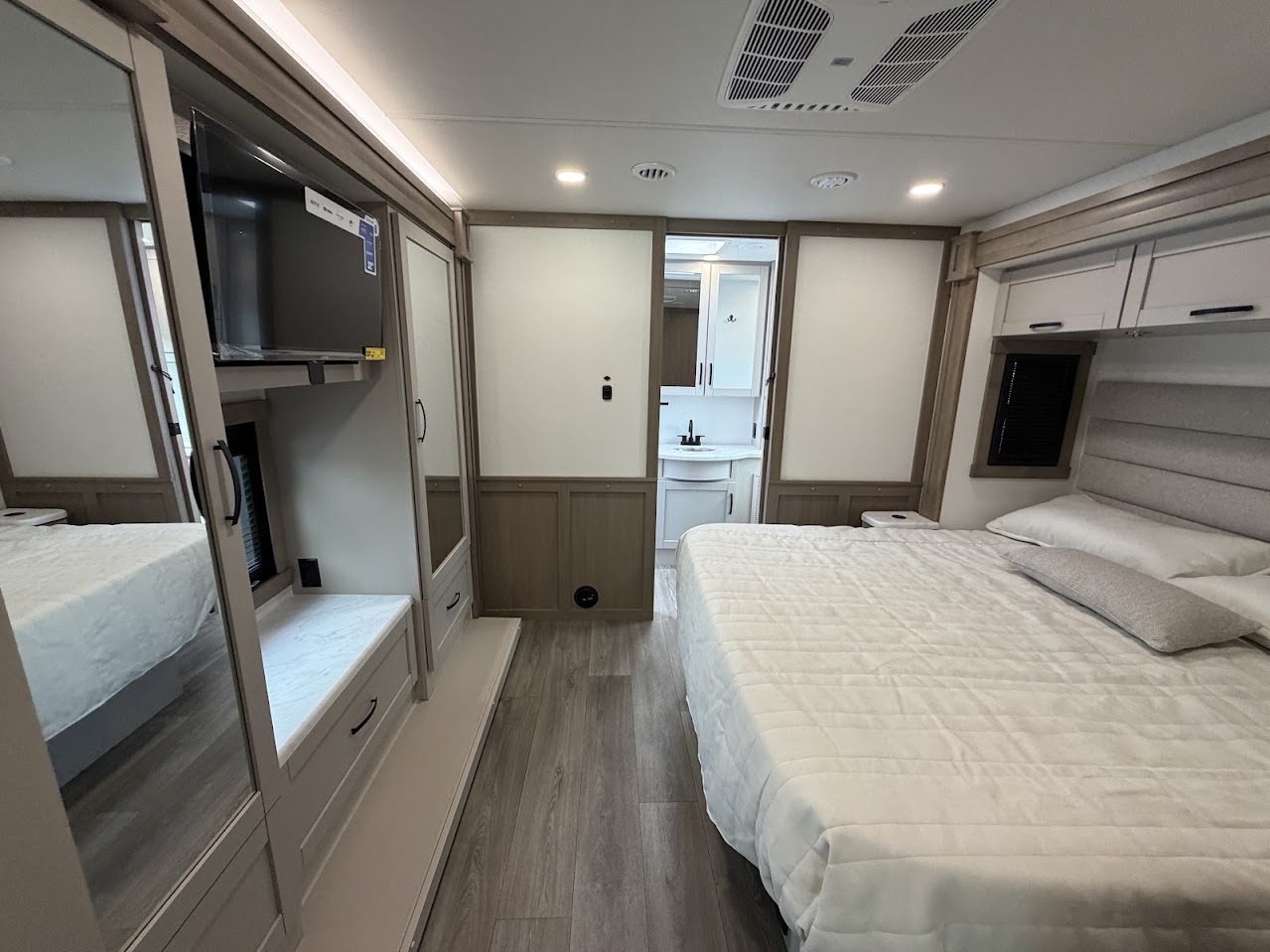 2027 JAYCO PRECEPT 36C - Image 45