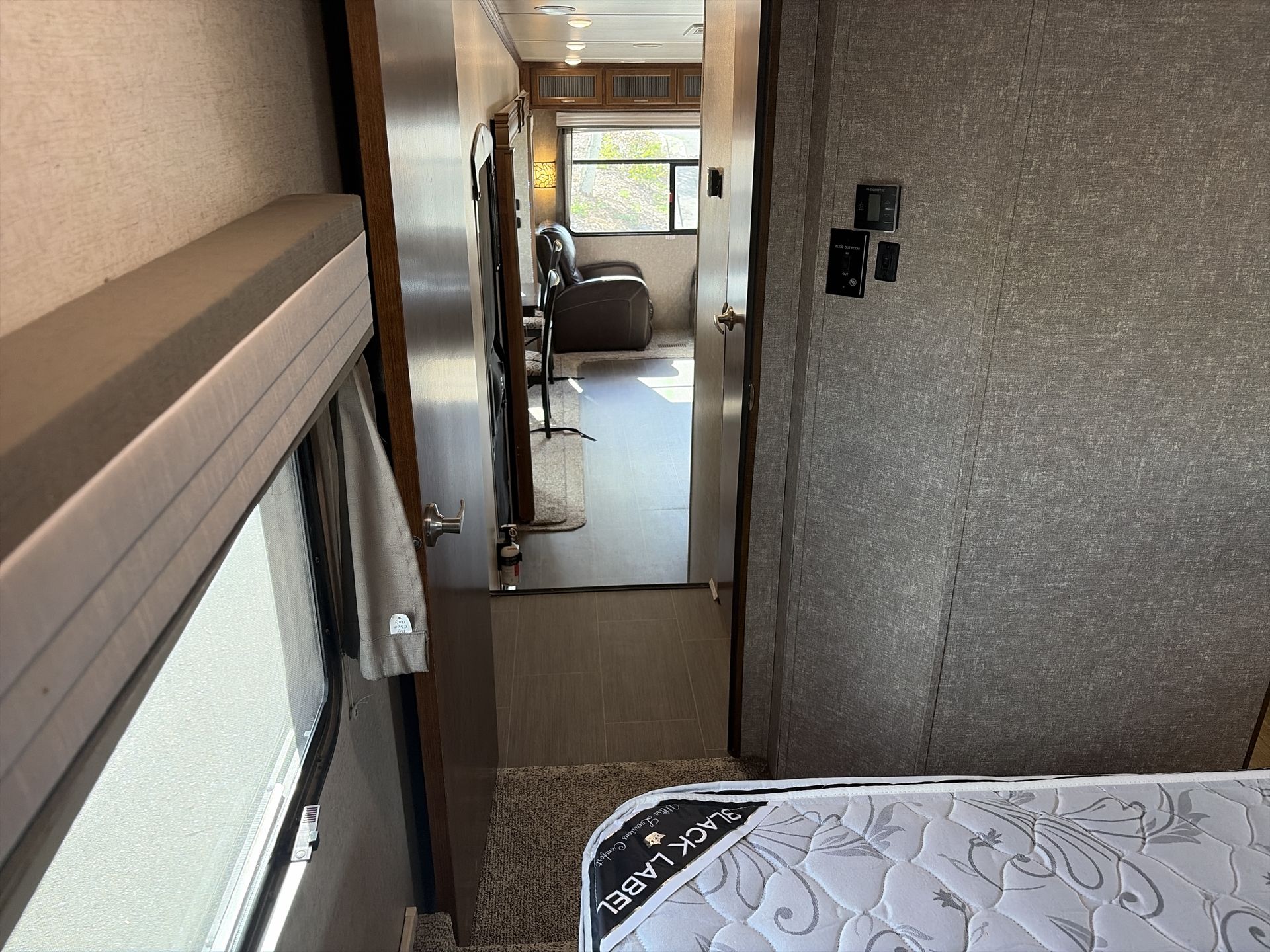 2018 Heartland Sundance XLT SD XLT 289 TS - Image 30