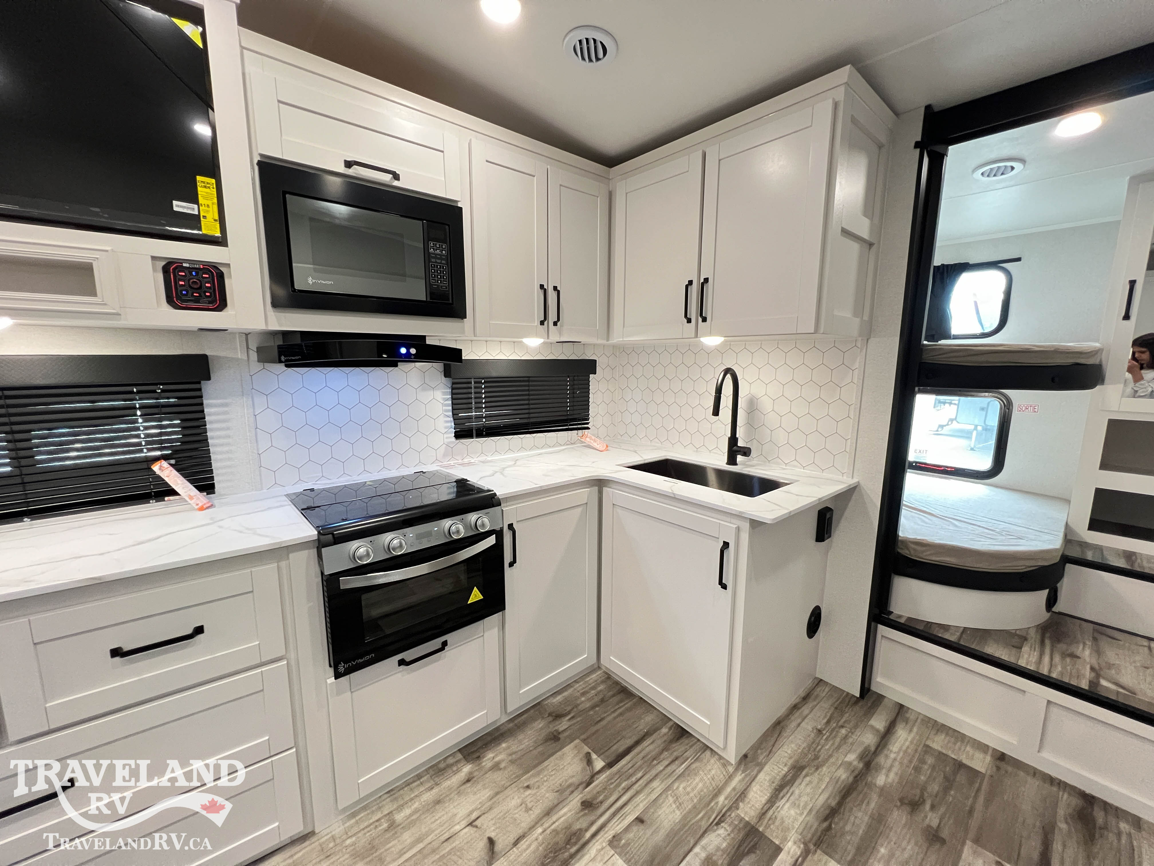 2027 Highland Ridge Roamer Light Duty 28DBSS - Image 12
