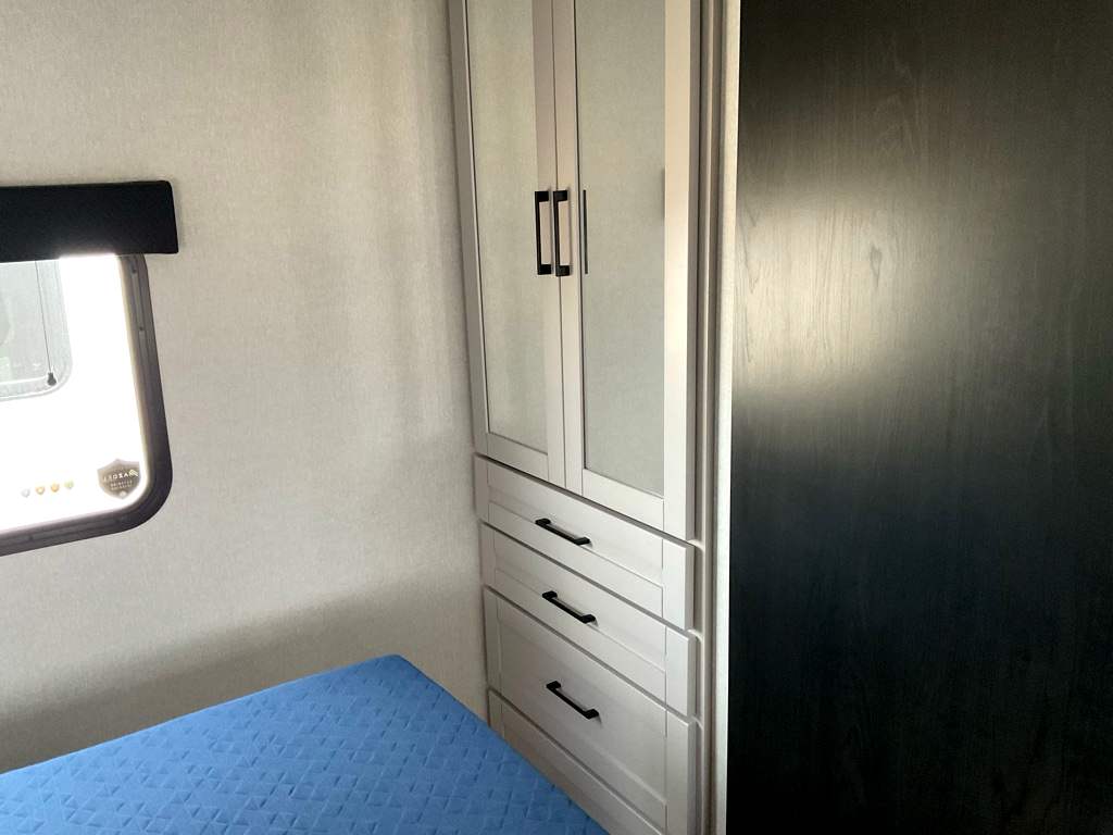 2026 JAYCO Jay Feather 29 BHB - Image 21
