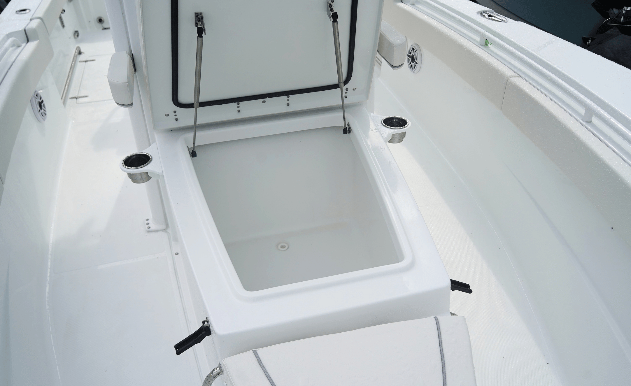 2027 SEA HUNT ULTRA 265SL - Image 23
