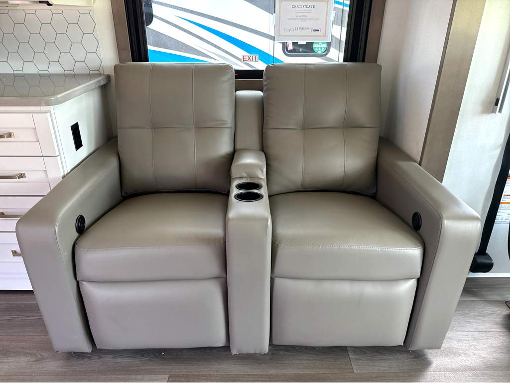 2027 ENTEGRA COACH VISION XL 31UL - Image 12