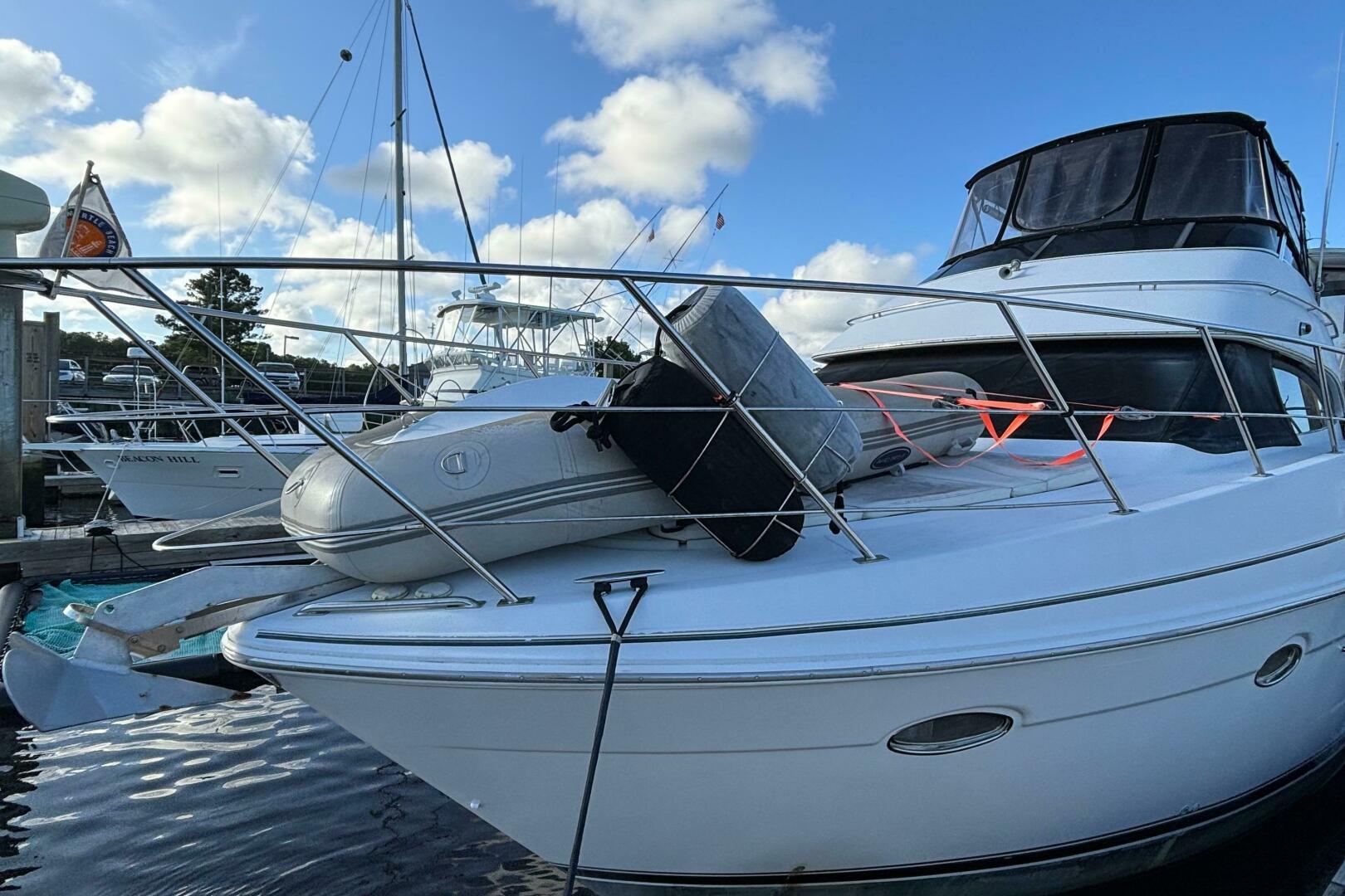 2001 Carver 396 Aft Cabin MY - Image 8