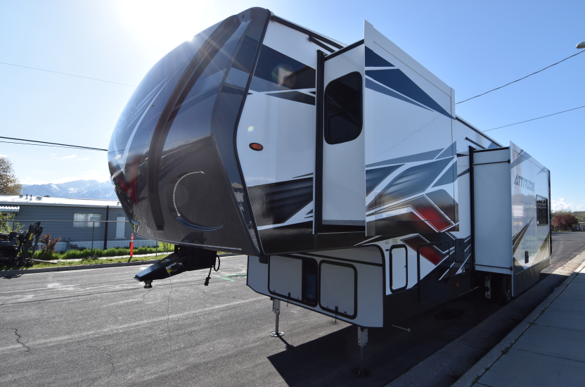 2025 Eclipse Attitude Wide Lite 5th Wheel 39A15G - Image 3