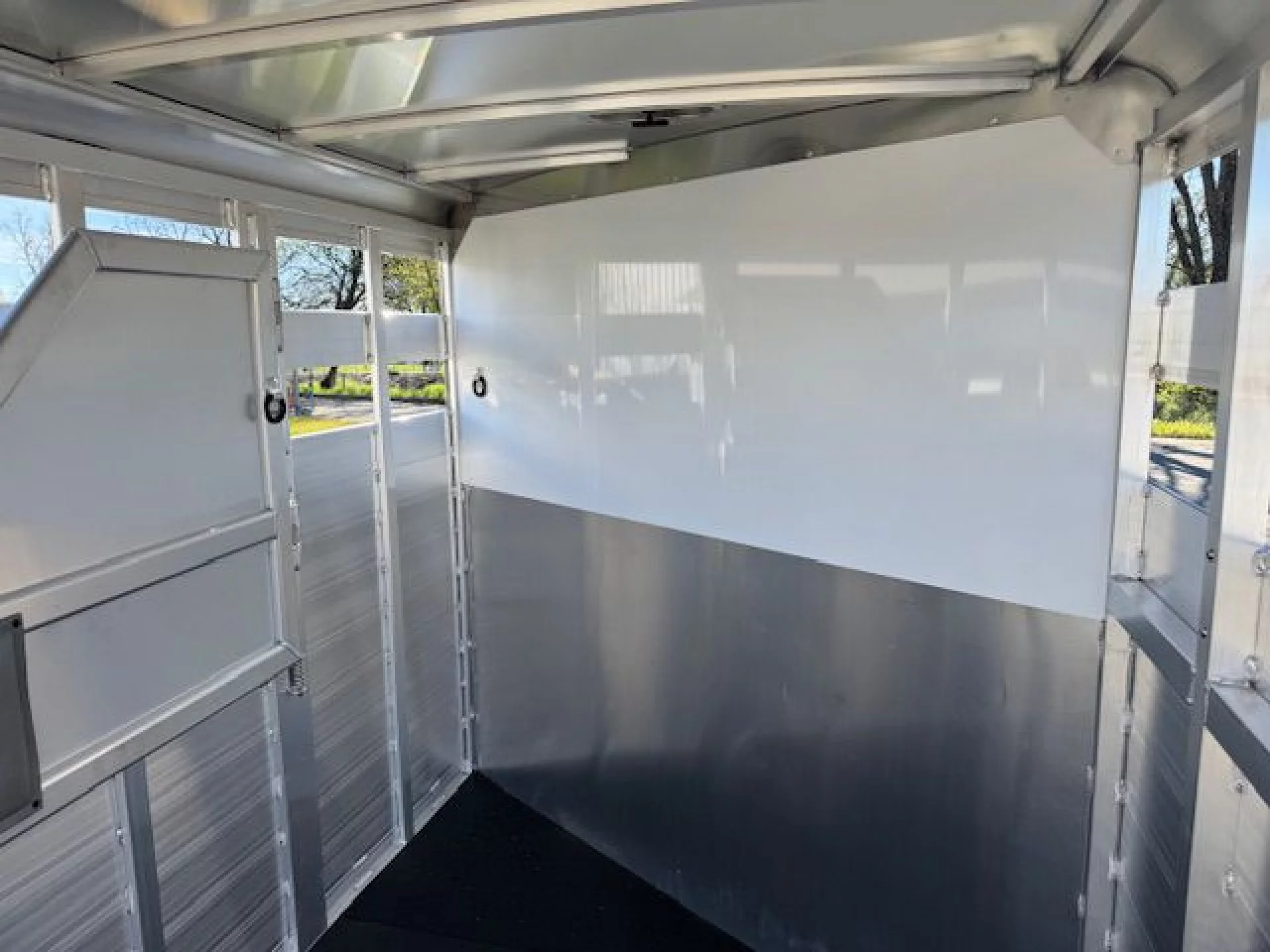 2026 FEATHERLITE FEATHERLITE 9651 2 HORSE SLANT PACKAGE B - Image 10