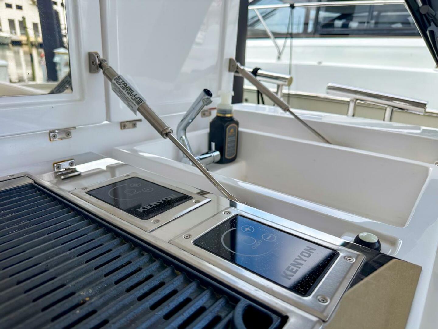 2023 Azimut Verve 47 - Image 22