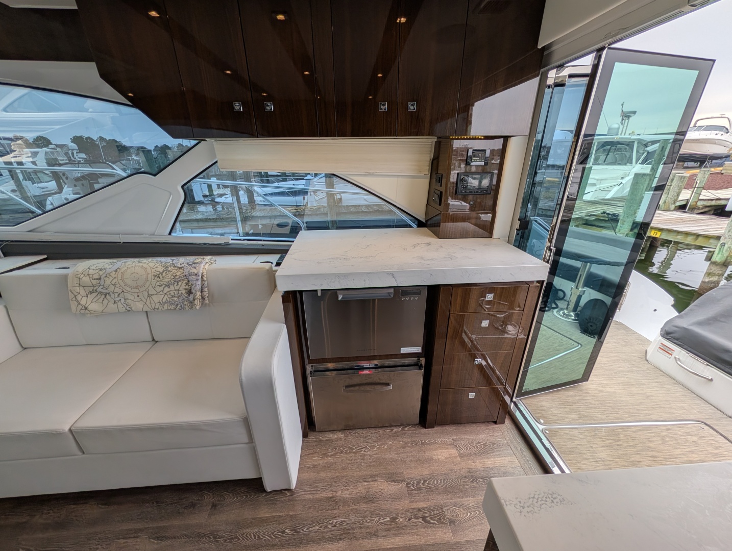 2022 Cruisers Yachts 54 Cantius - Image 7