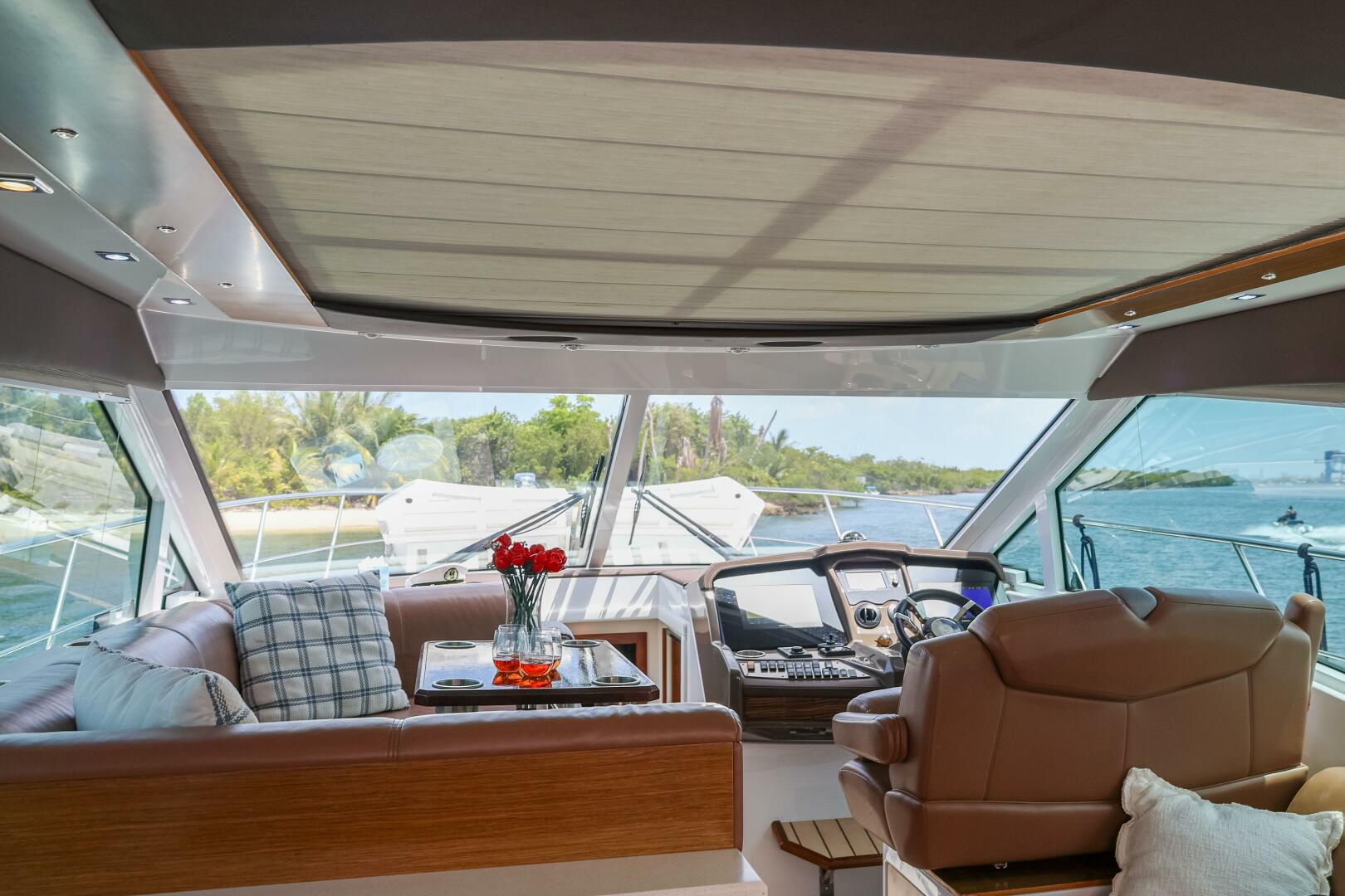 2014 Cruisers Yachts 45 Cantius - Image 51