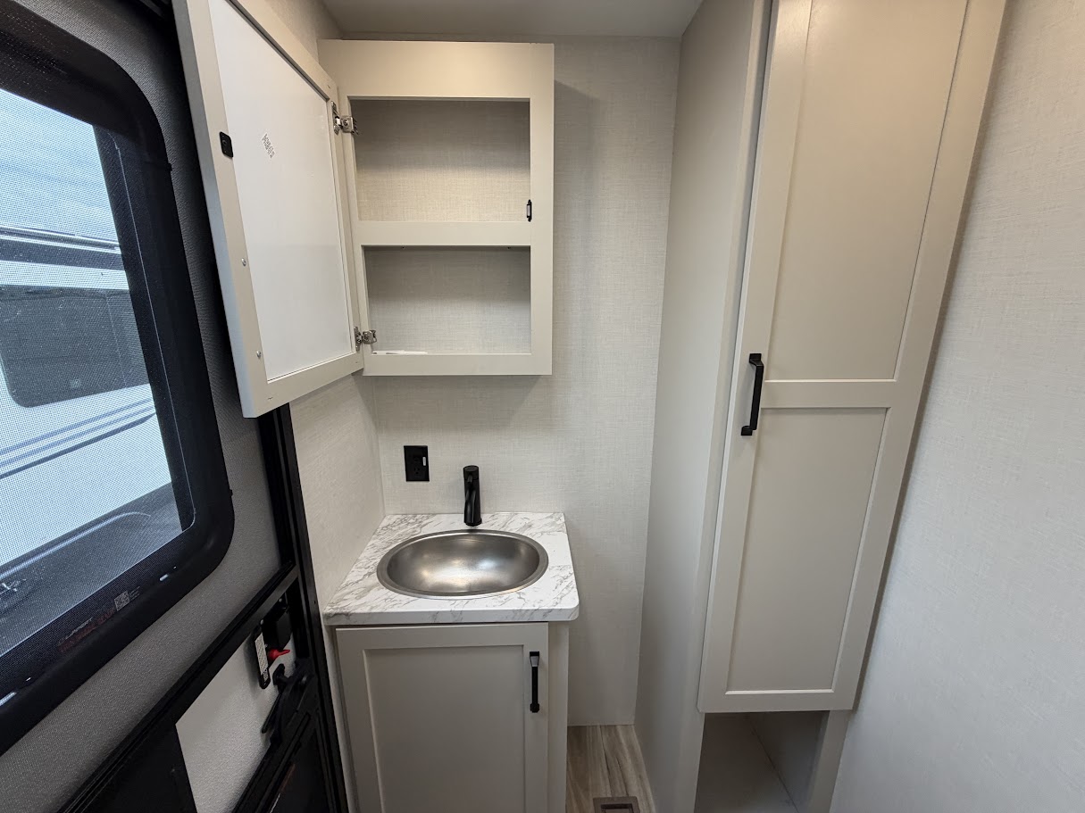 2027 VENTURE RV SPORTTREK 333VIK - Image 45