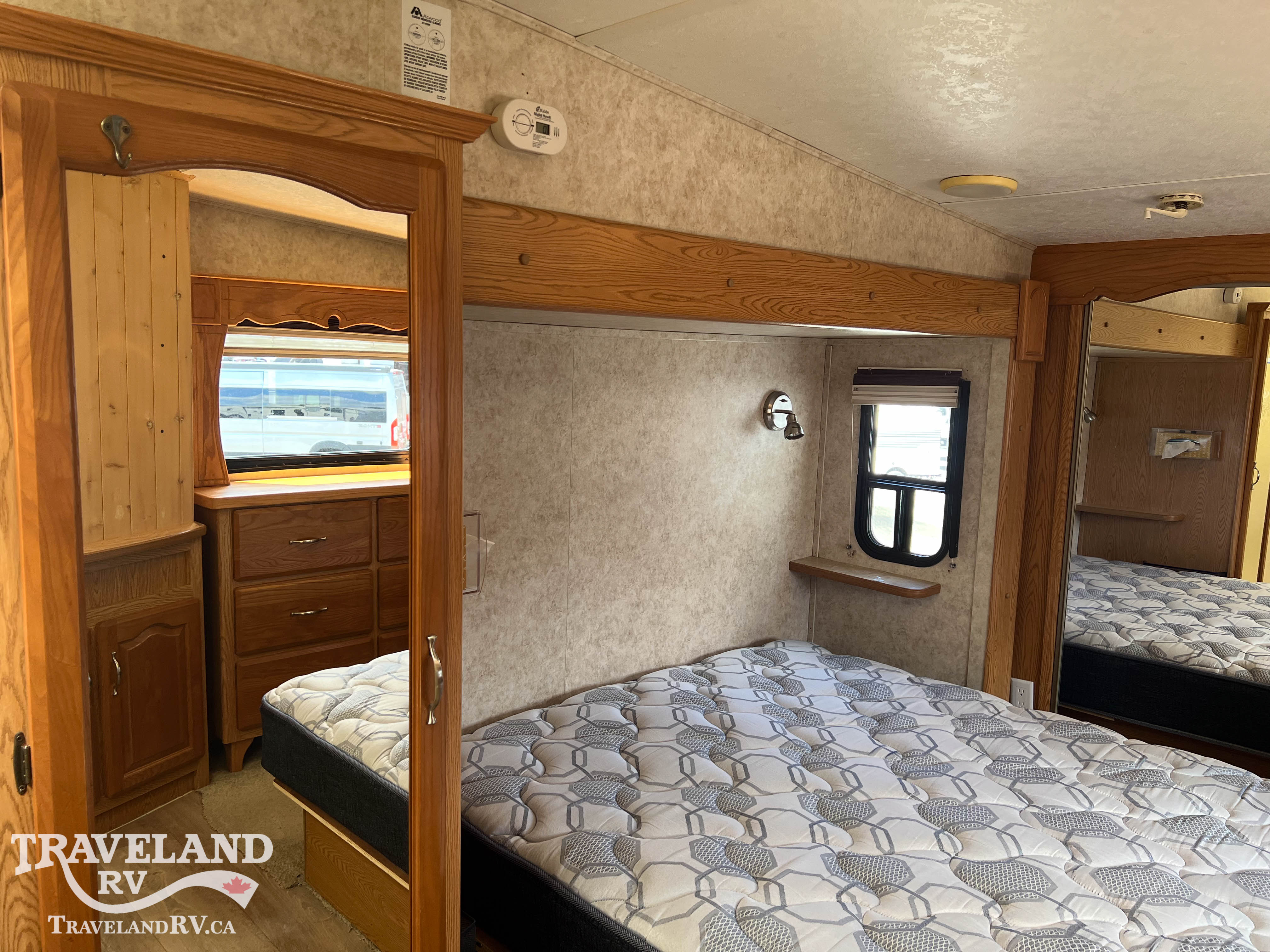 2006 KEYSTONE MONTANA 3400RL - Image 28
