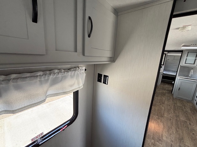 2022 Forest River Vibe 28BH - Image 38