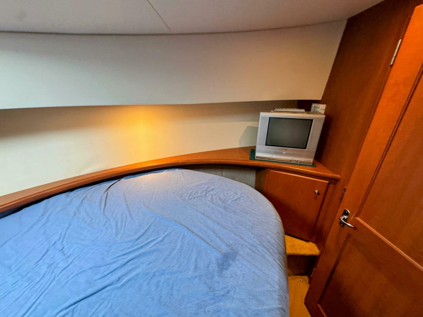 2005 Silverton 35 Motor Yacht - Image 37