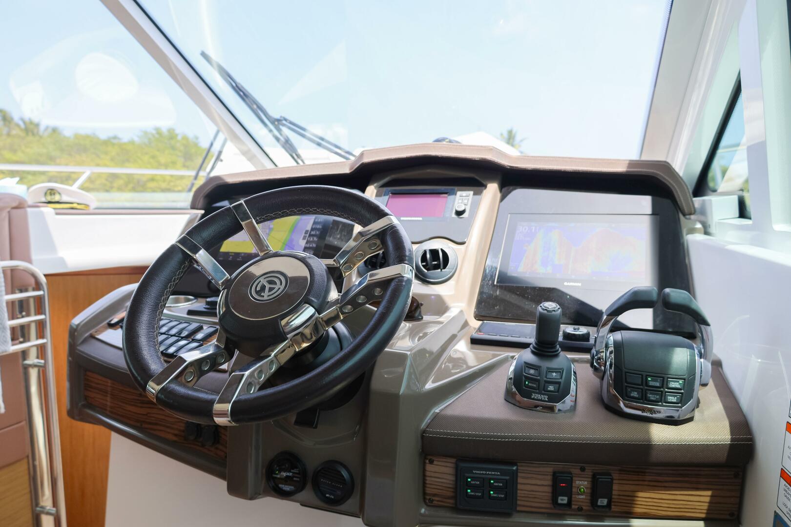 2014 Cruisers Yachts 45 Cantius - Image 53