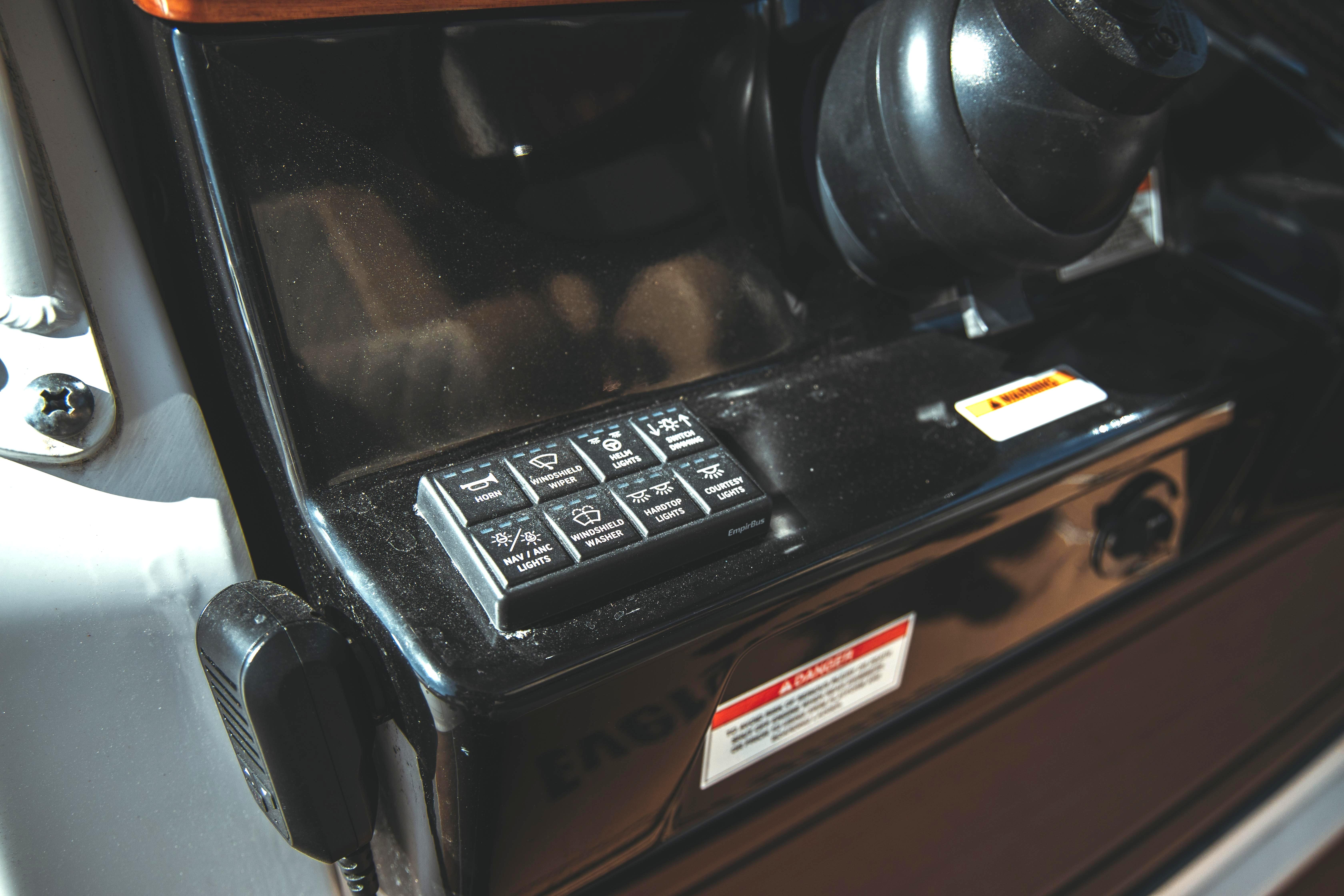 2024 Everglades 315 Center Console Standard - Image 43