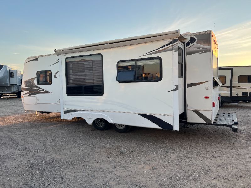 2008 Keystone Cougar 268RLS - Image 2