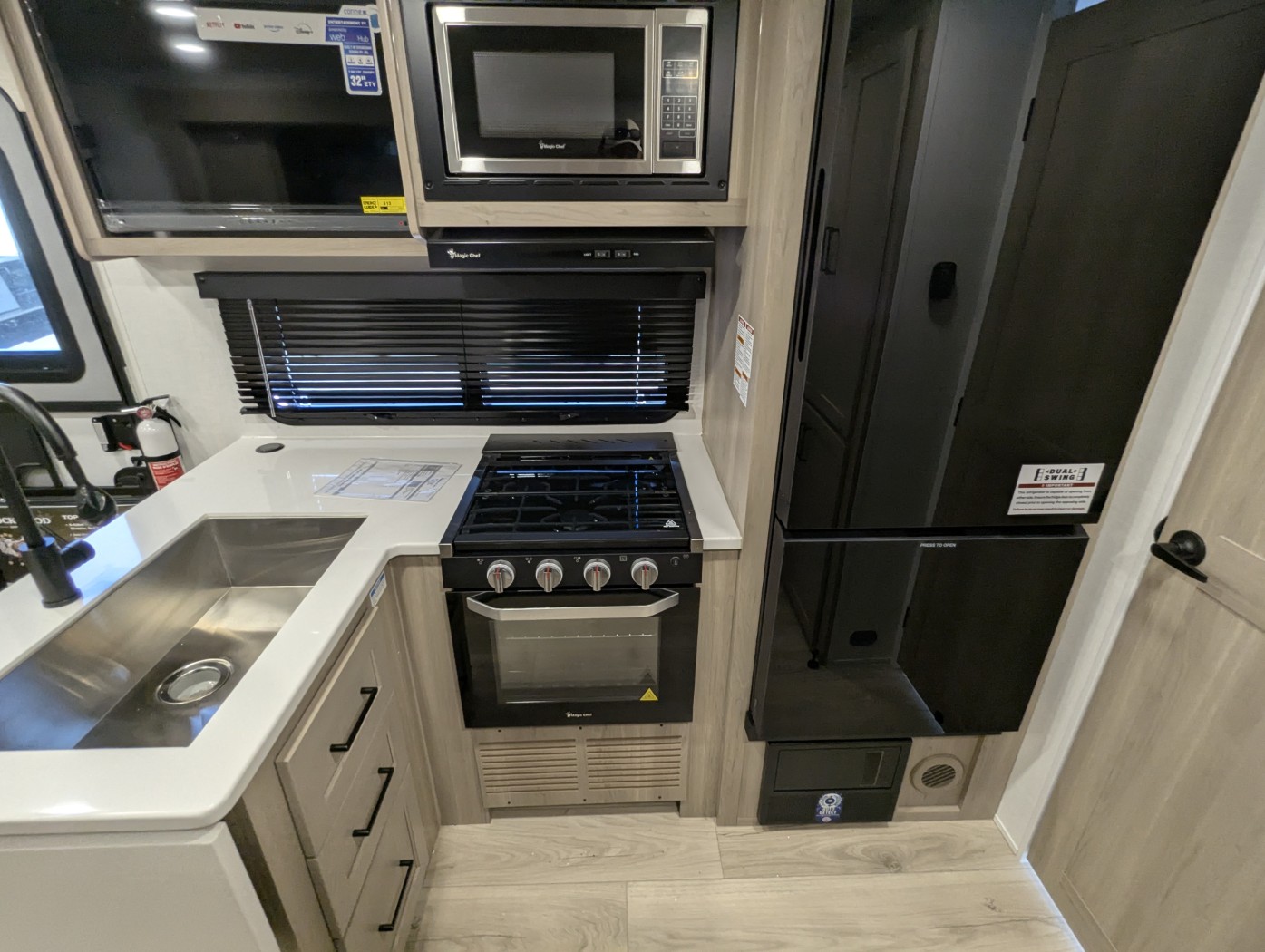 2026 Forest River Rockwood Mini Lite 2214S - Image 12