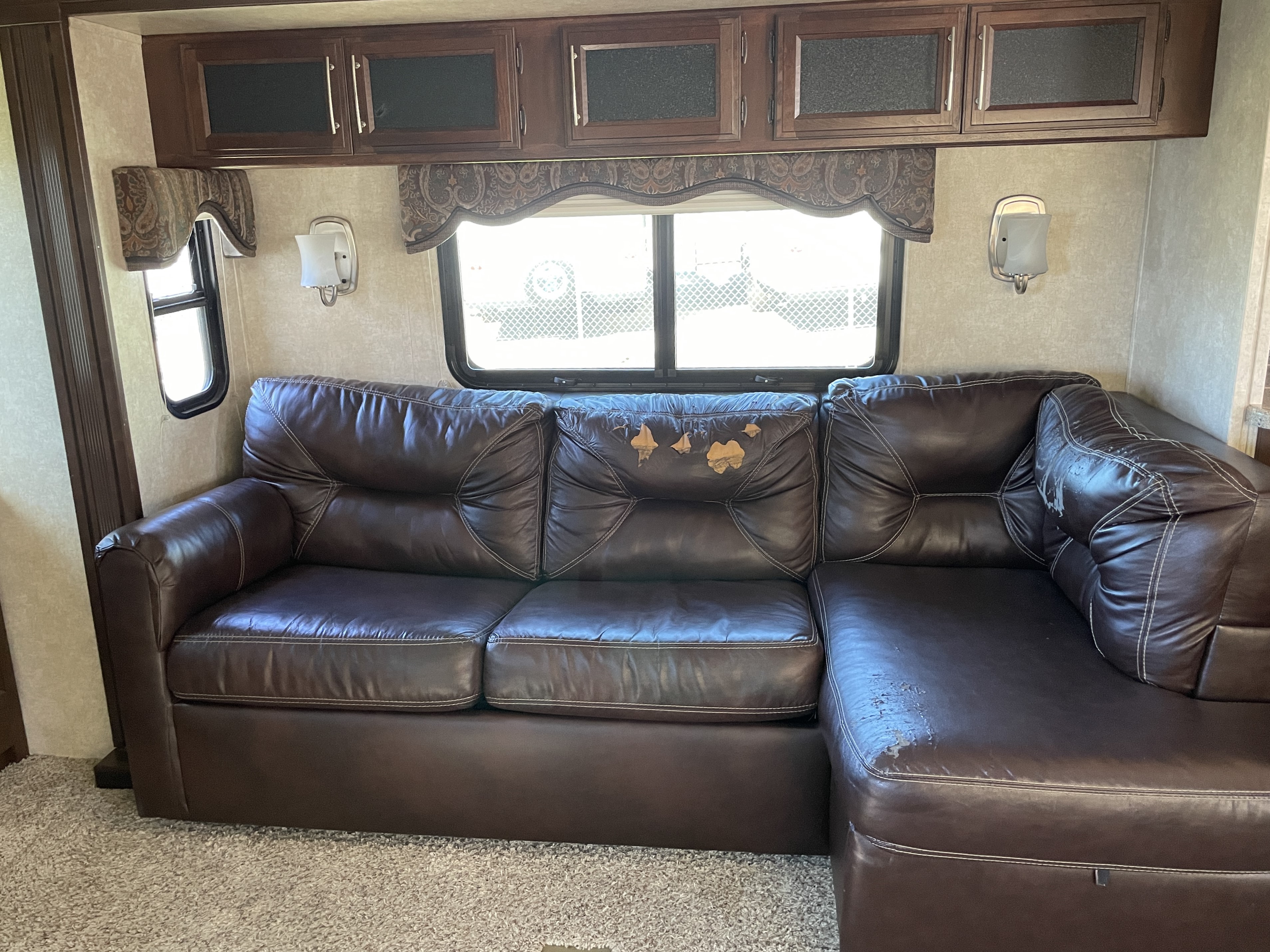 2014 Keystone Cougar 327RES - Image 6