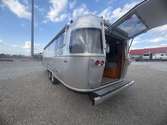 2027 AIRSTREAM FRANK LLOYD WRIGHT 28RBT - Image 10